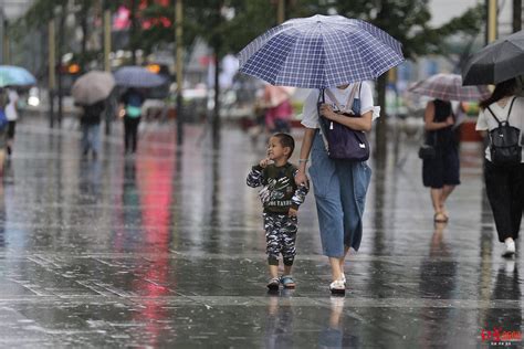 下雨的人